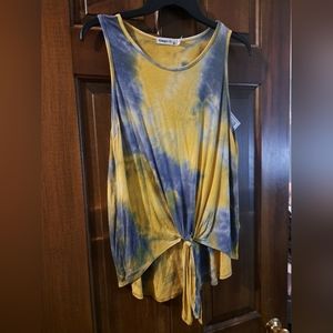 Ginger G sz LRG blue/yellow tie dye tank with tied knot infront